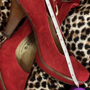 Sofft Red Manhattan platform shoes minor flaw see white dot